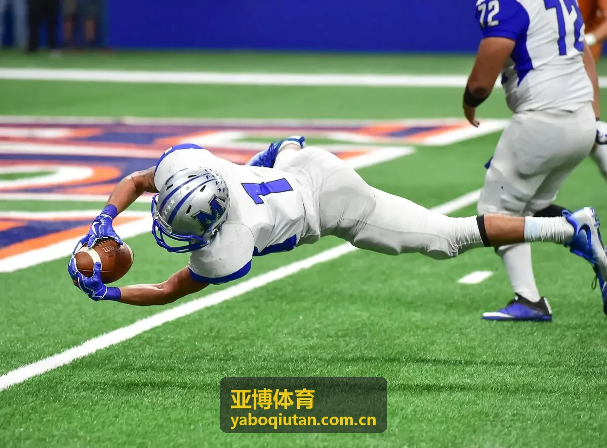亚博体育球迷观看赛事并交流观点